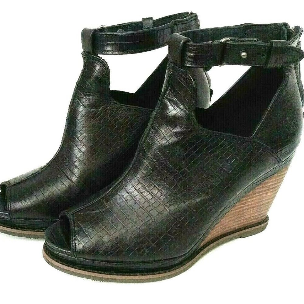 ARIAT Women's Ankle Sandals Size 9 B